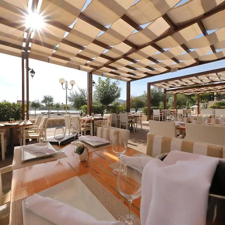 Apartment Dalmatia In Preko With Swimming Pool Apartman *
