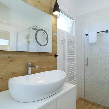 Apartman Apartment Dalmatia In Preko With Swimming Pool Preko