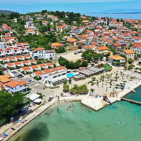 Apartment Dalmatia In Preko With Swimming Pool Apartman *