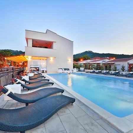 Apartmán Apartment Dalmatia In Preko With Swimming Pool